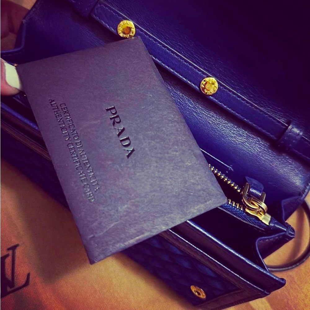 PRADA - Picture 2 of 3